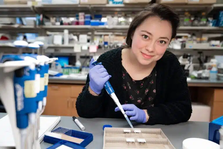 Gabriela Carrillo in the Michael Fox research lab.